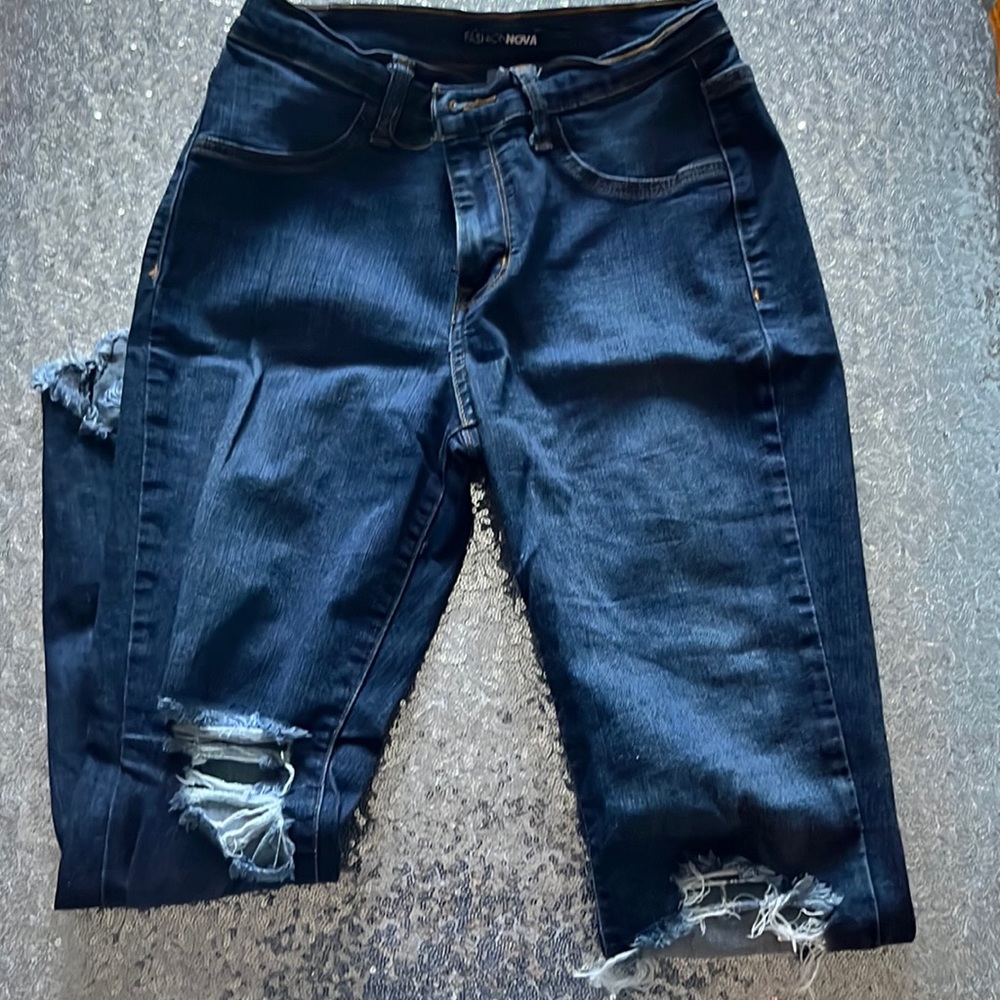 Fashion nova cropped jeans size 5